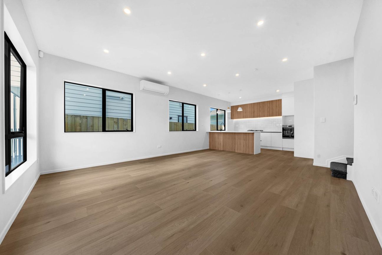 Brand-New Excellence in Prestigious Macleans Zone - Vista 5