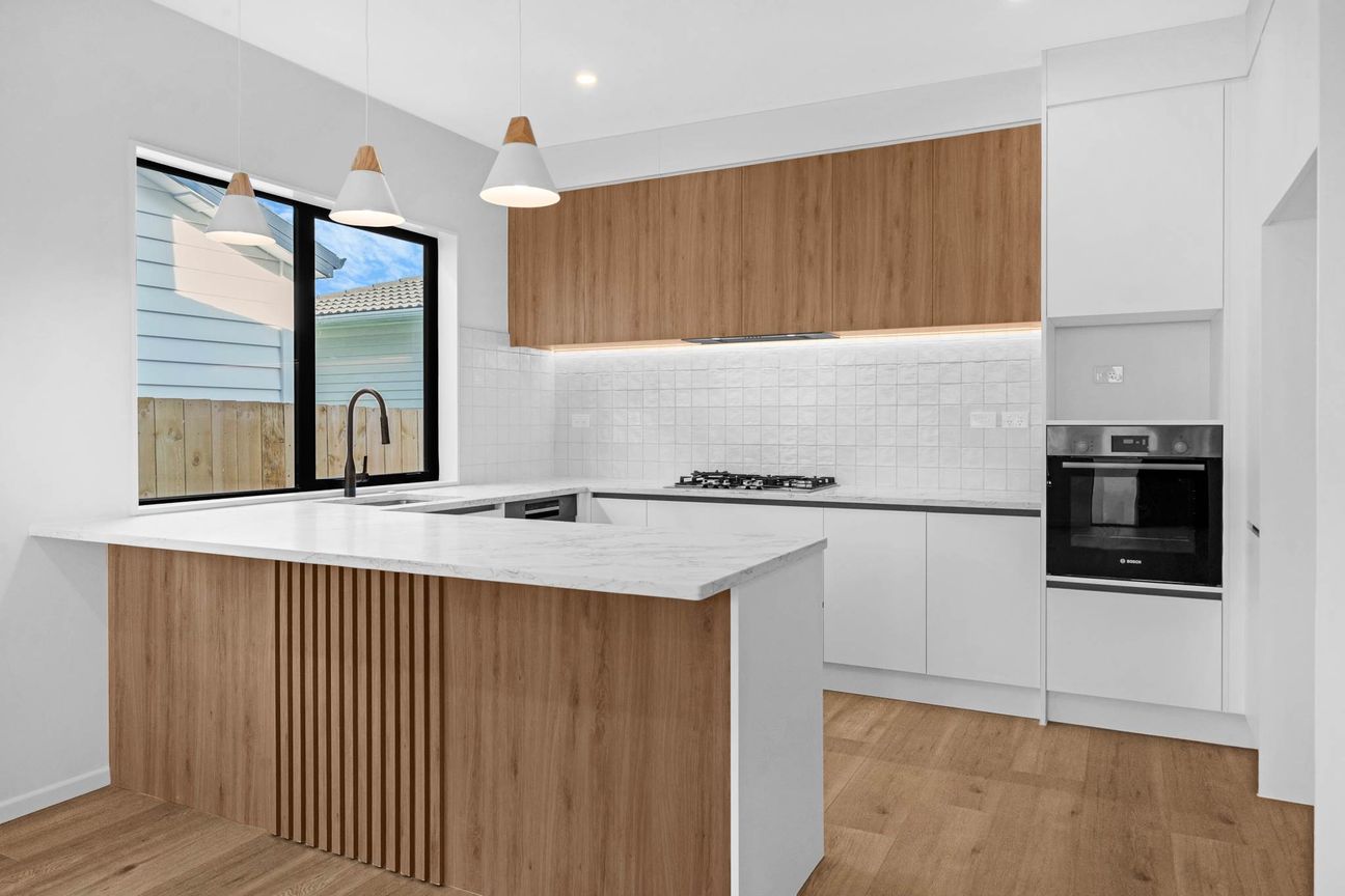 Brand-New Excellence in Prestigious Macleans Zone - Vista 3