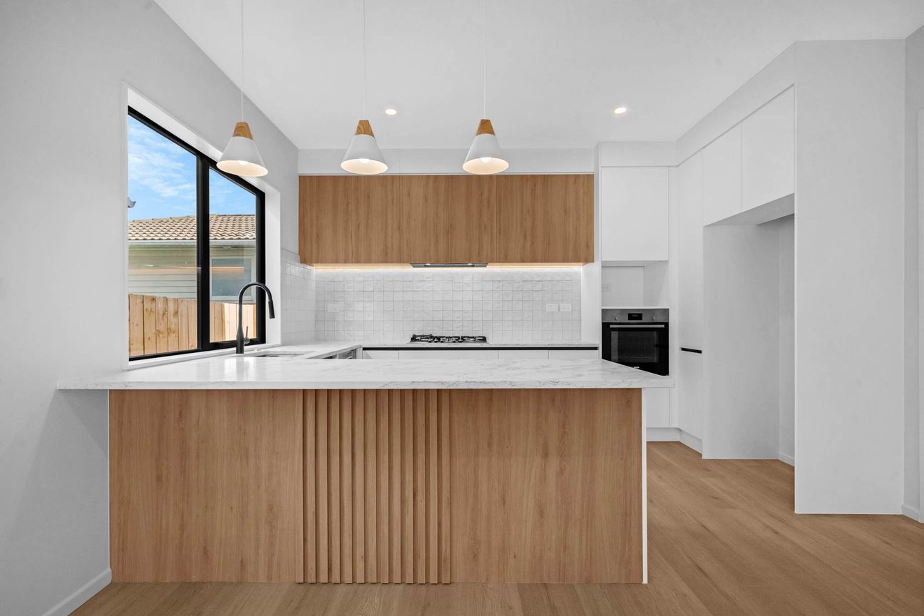 Brand-New Excellence in Prestigious Macleans Zone - Altro