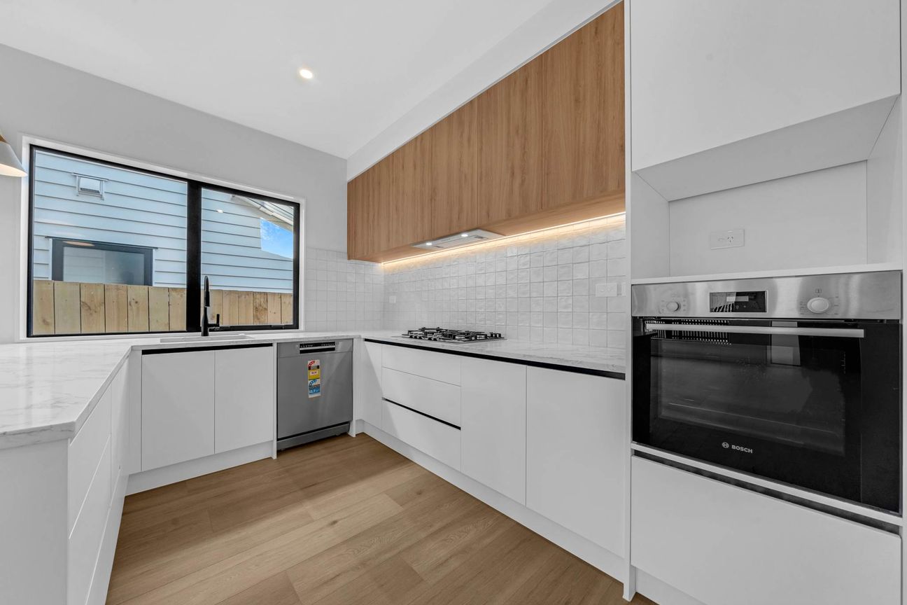 Brand-New Excellence in Prestigious Macleans Zone - Vista 4