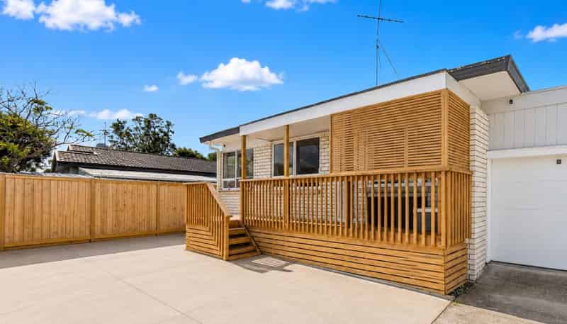 2/33F Springs Road Parakai, Helensville
