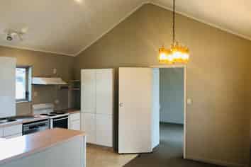2/112 Carrington Road, Mount Albert