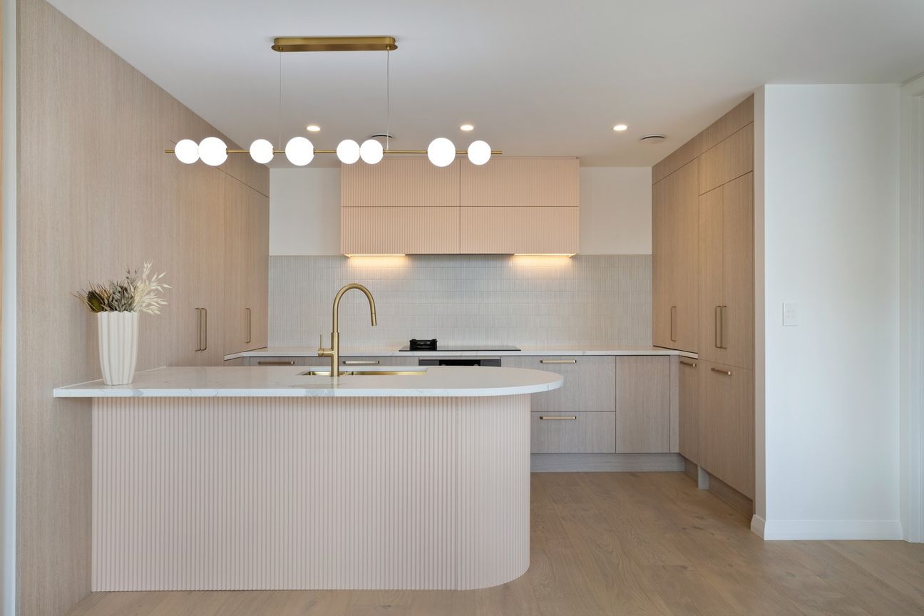 Exceptional show home living - Meer