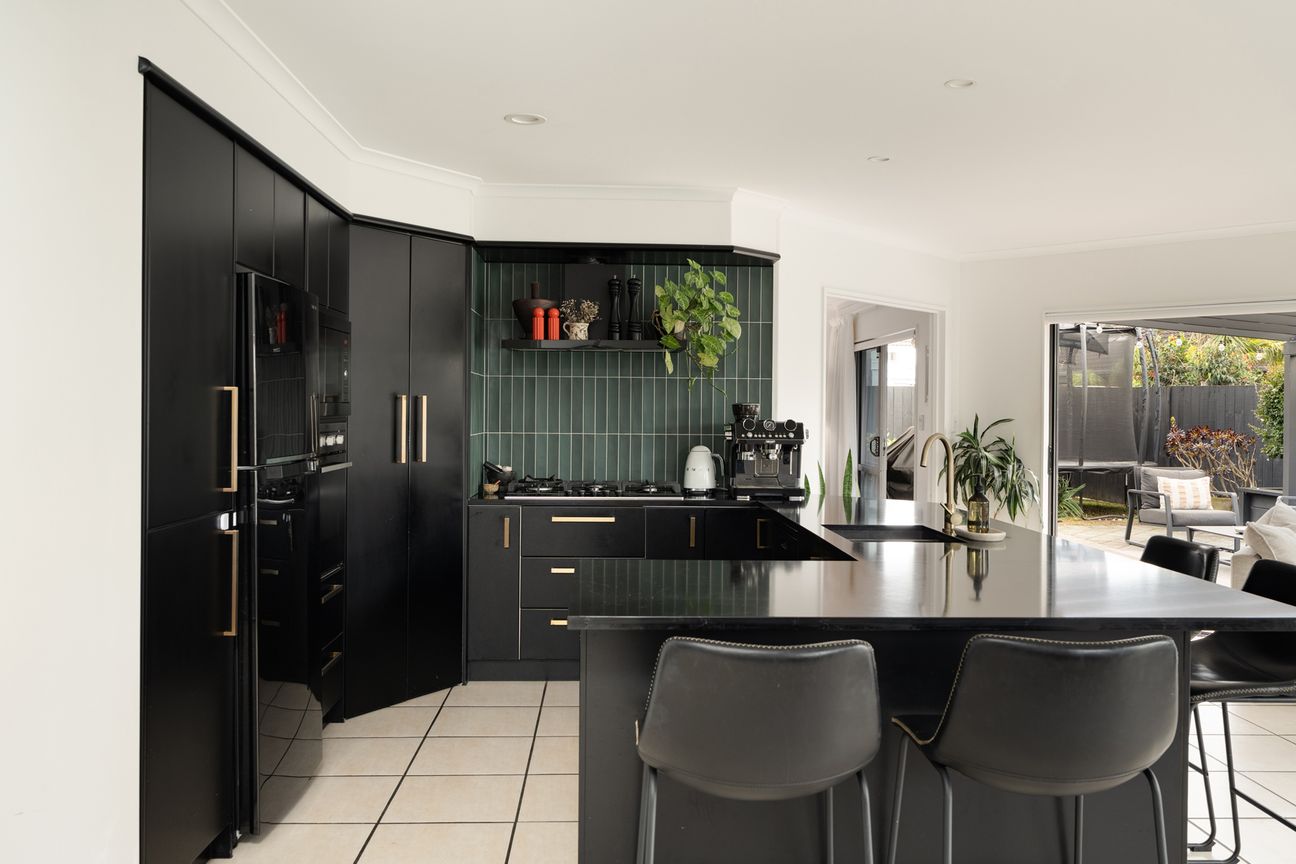 Modern, Sunny & Move-In Ready - Więcej