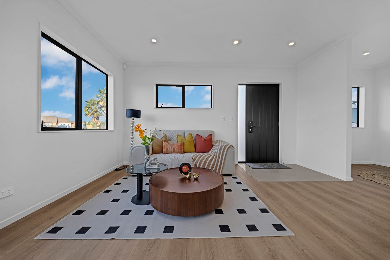 BRAND NEW STANDALONE FREEHOLD HOME! - Więcej