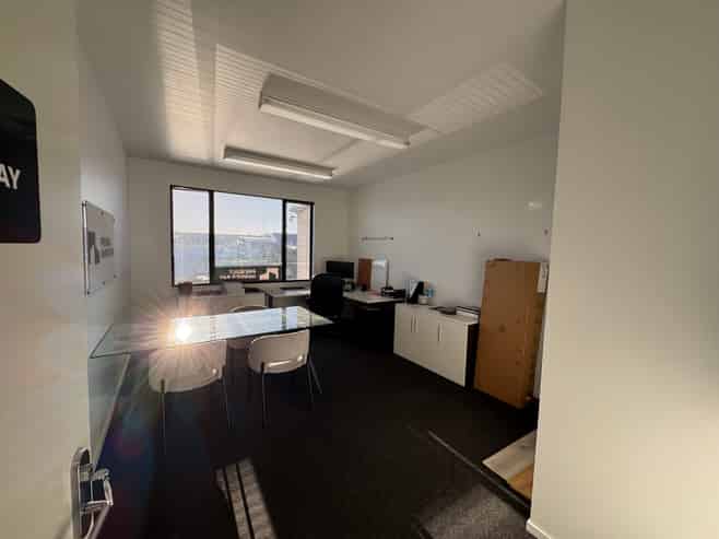 Cosy Light-filled Office