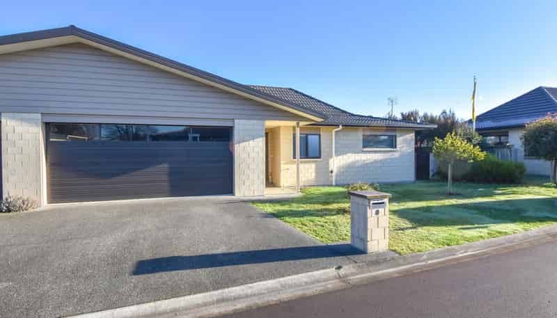 8 Ashmore Park Road, Carterton