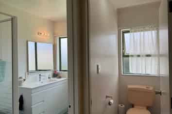 2/148 Bucklands Beach Road, Bucklands Beach
