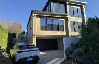 18b Thirteenth Avenue, Avenues