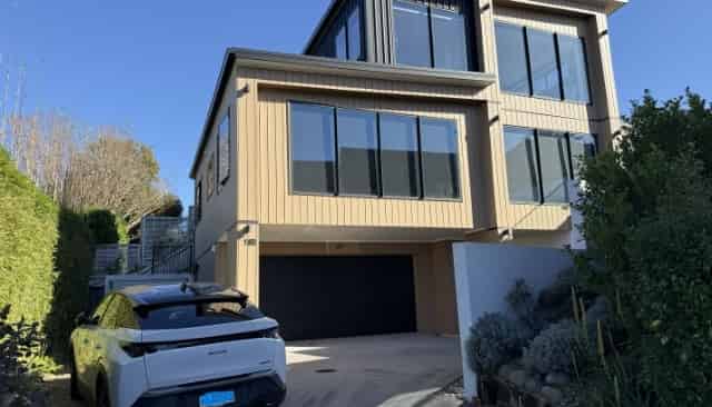 18b Thirteenth Avenue, Avenues