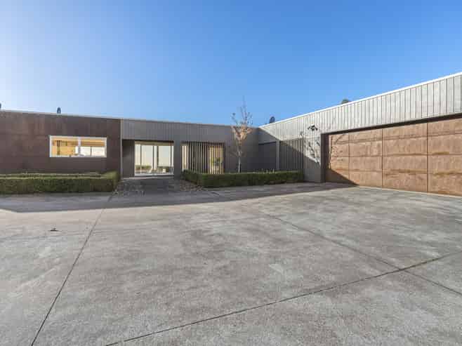 1089 Plymouth Road, Koru