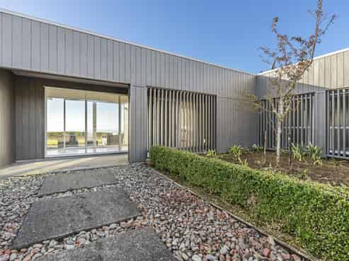 1089 Plymouth Road, Koru