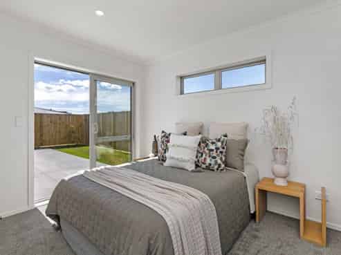 24 Rocky Road, Huntington