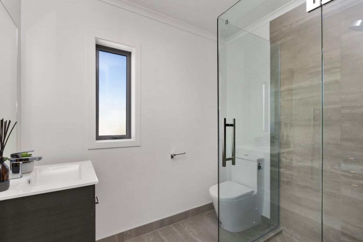 FREEHOLD AND ALMOST NEW - Mehr