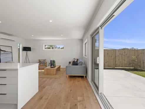 24 Rocky Road, Huntington