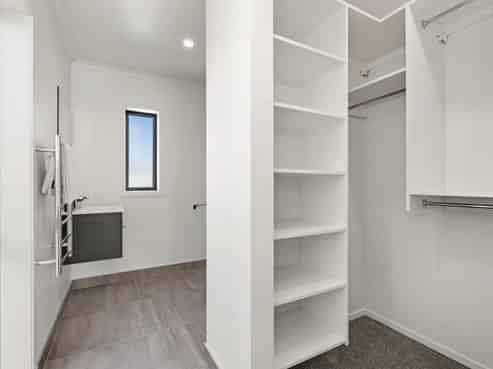 24 Rocky Road, Huntington
