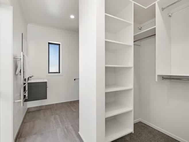 24 Rocky Road, Huntington