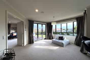 30 Cambelldon Crescent, Stoke