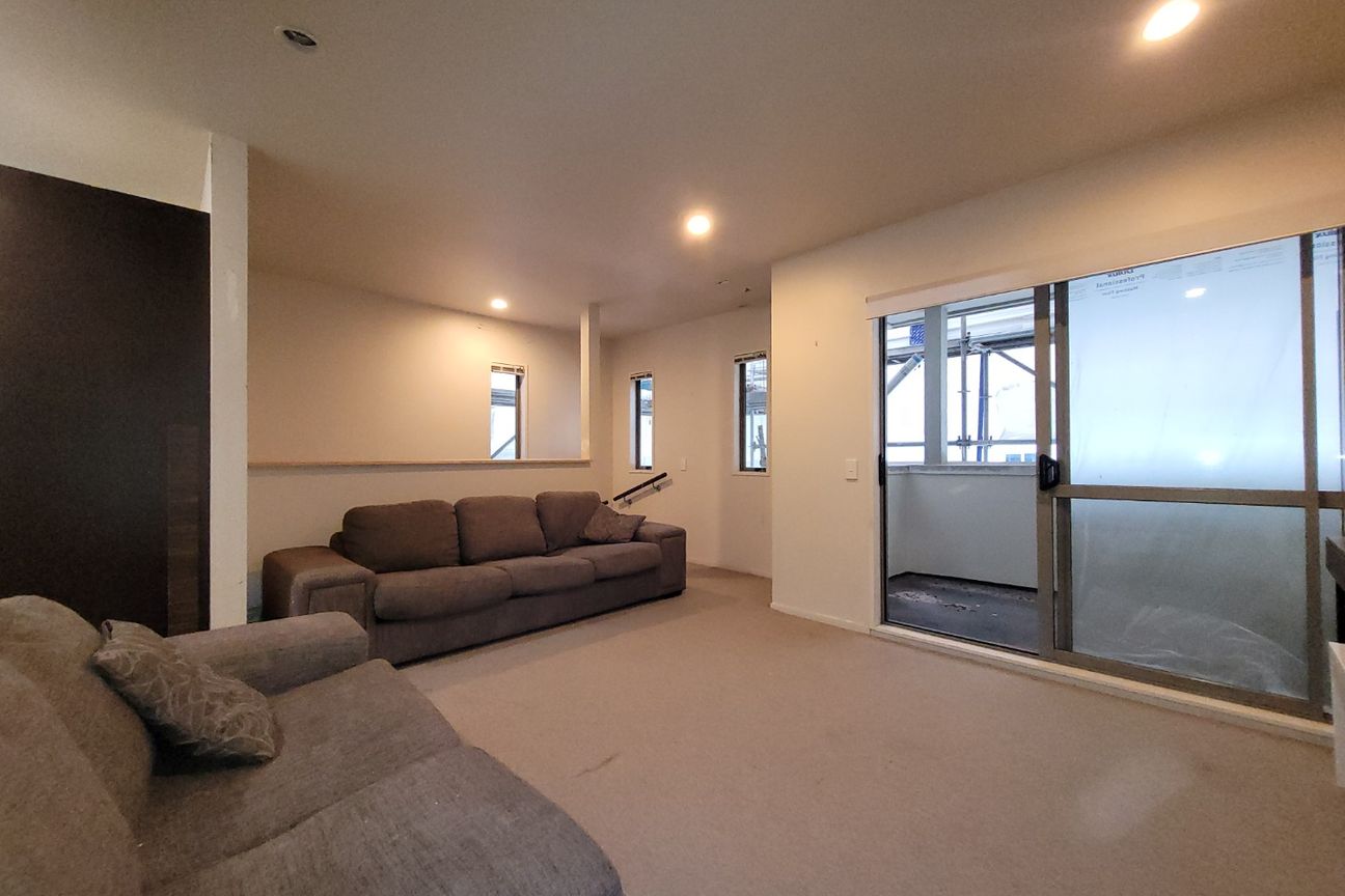 Upstairs 1 Bedroom Unit in Providence - Widok 2