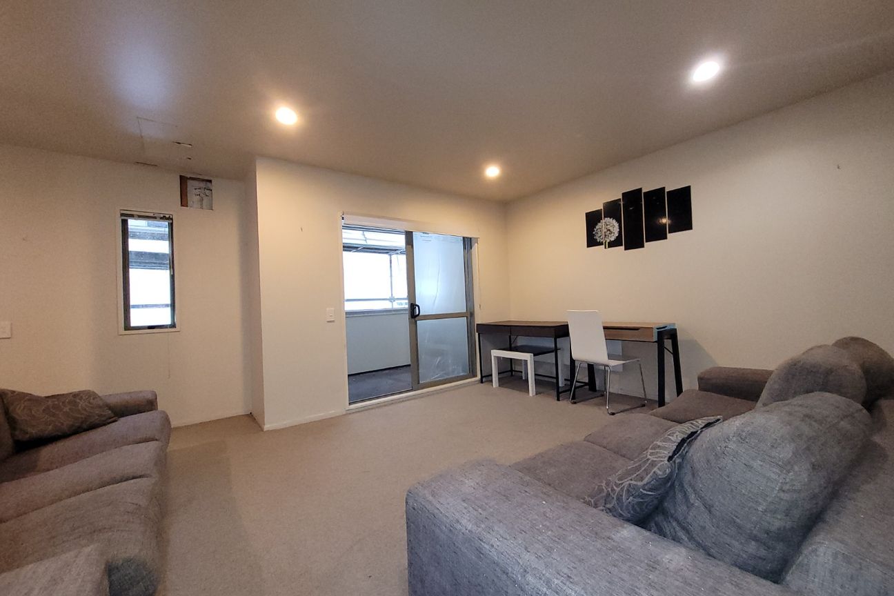 Upstairs 1 Bedroom Unit in Providence - Widok 4