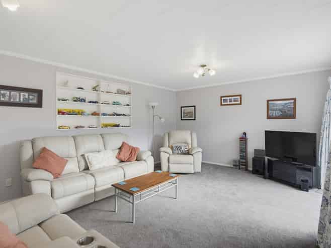 16 Easton Way, Levin