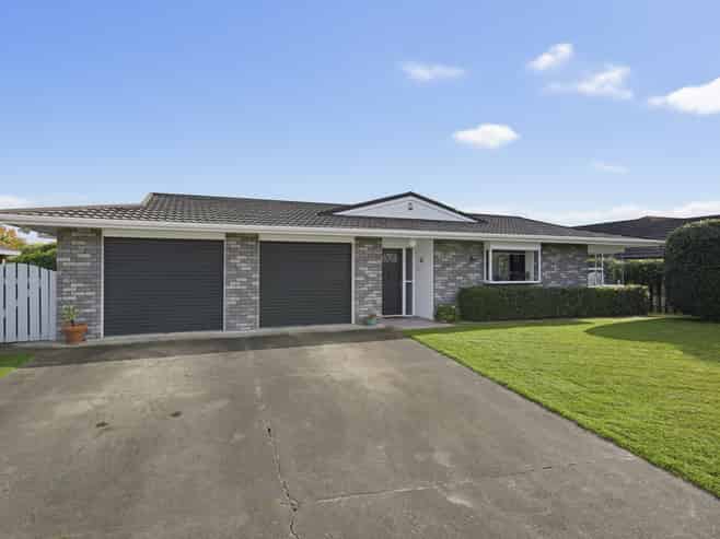 16 Easton Way, Levin