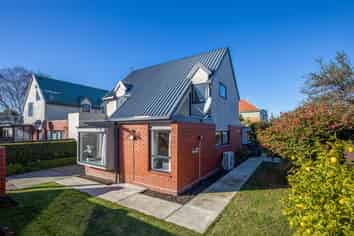 2/10 Nortons Road, Avonhead