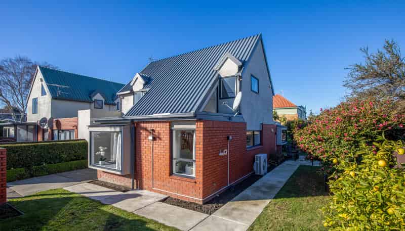 2/10 Nortons Road, Avonhead