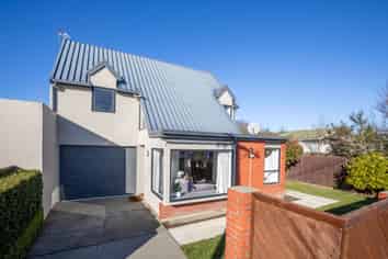 2/10 Nortons Road, Avonhead