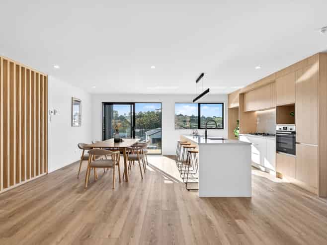 242E West Hoe Heights, Orewa