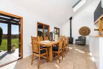25 Clover Road West, Hope