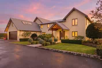 25 Clover Road West, Hope