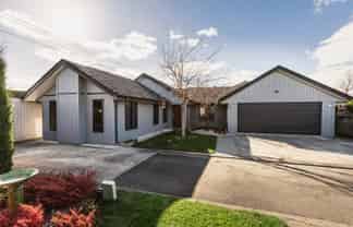 1033 Reka Street, Akina