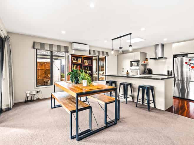 1033 Reka Street, Akina