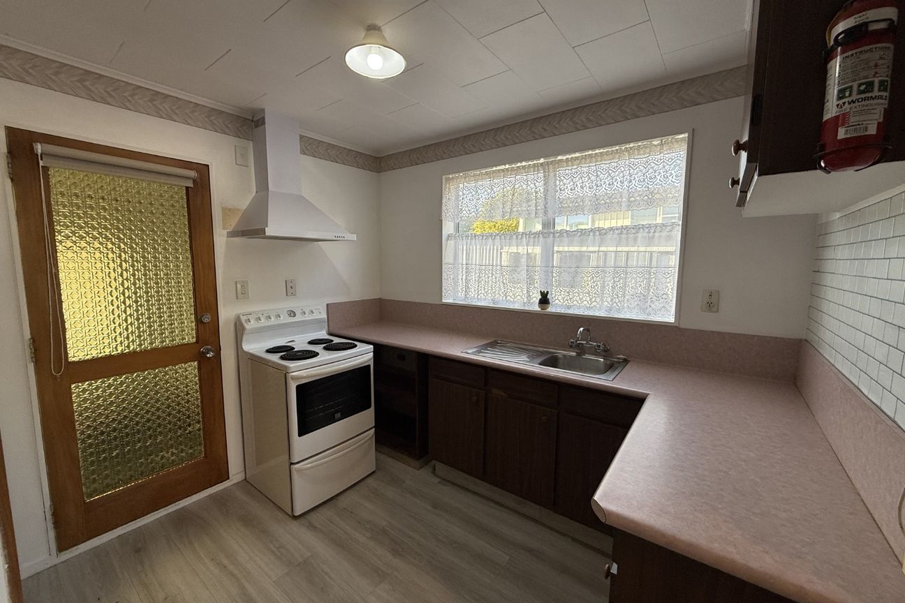 2 Bedroom, fully fenced with car port – pohled 3