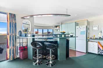 9 Pebble Beach Boulevard, Kamo