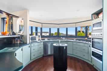 9 Pebble Beach Boulevard, Kamo