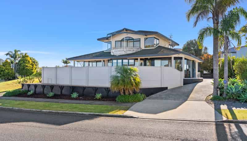 9 Pebble Beach Boulevard, Kamo