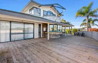 9 Pebble Beach Boulevard, Kamo