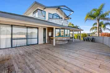 9 Pebble Beach Boulevard, Kamo