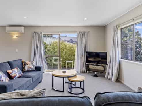 2/7 Kathleen Place, Rainbow Point