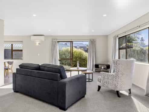 2/7 Kathleen Place, Rainbow Point