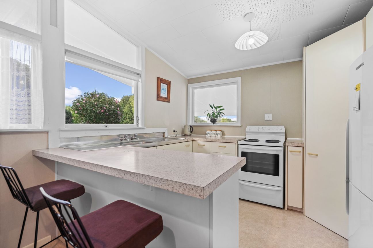 Half-Century Heritage: 1200 sqm+ of Pure Potential - Vista 5