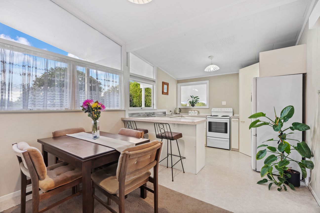 Half-Century Heritage: 1200 sqm+ of Pure Potential - Vista 6