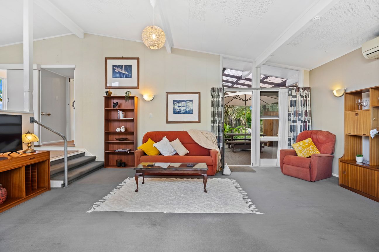 Half-Century Heritage: 1200 sqm+ of Pure Potential - Altro
