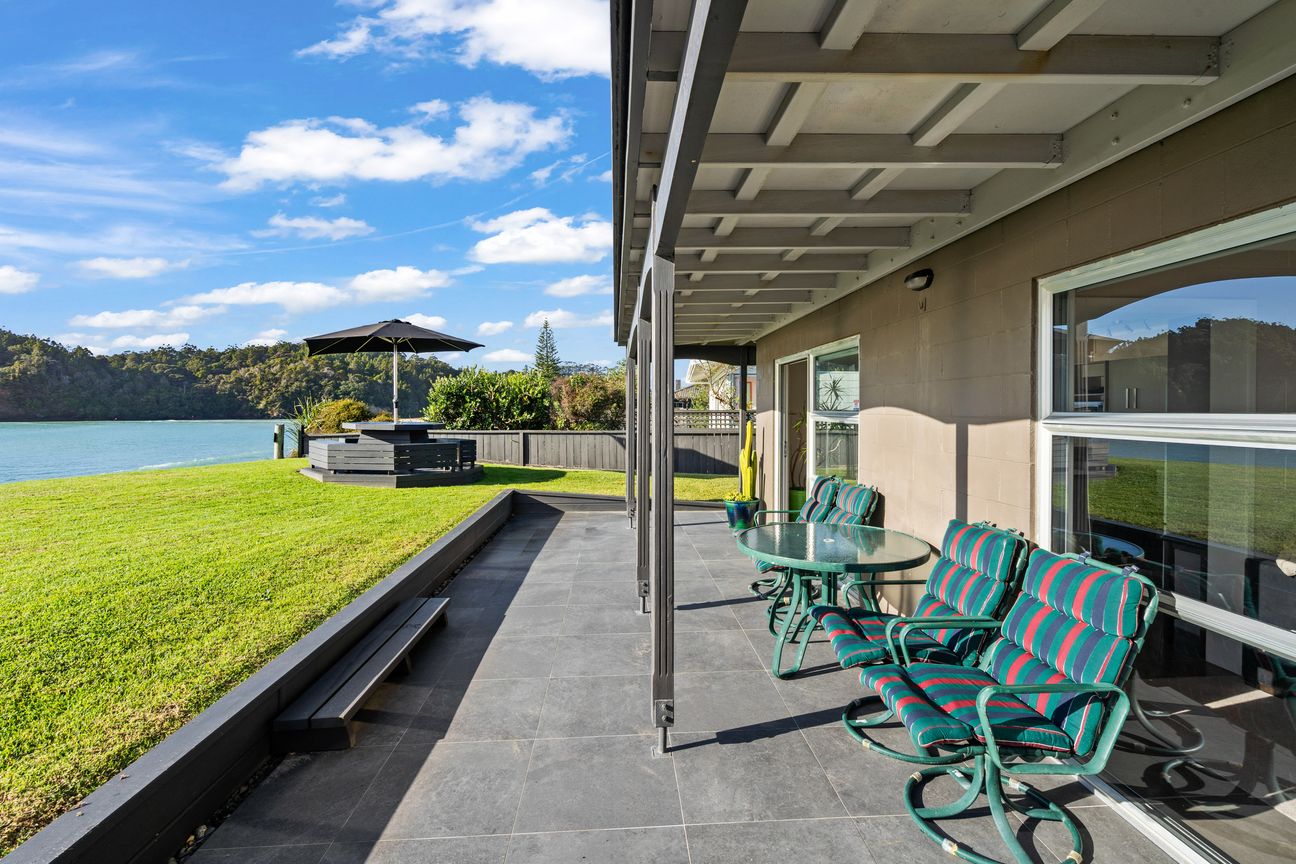 Beach Front - Matapouri Bay! - Meer