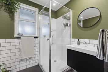 25 Riverbank Road, Okoia