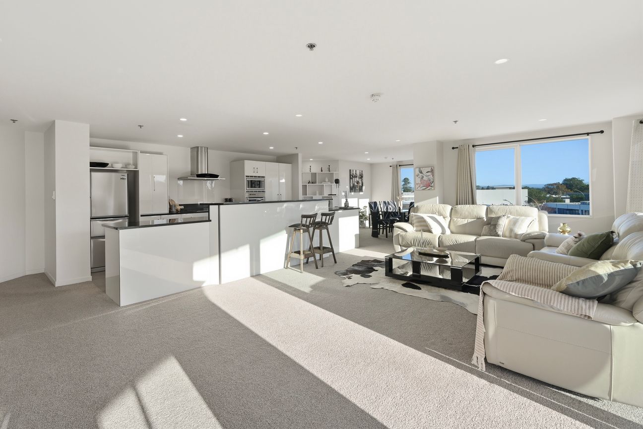 THIS APARTMENT SAID “BUY ME!” – SO HE DID - Widok 2