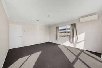 27A Tiverton Crescent, Whalers Gate