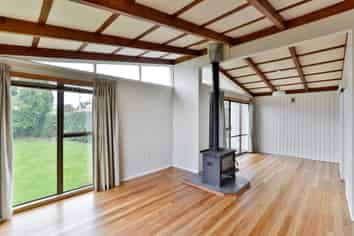 21 Chorley Avenue, Massey